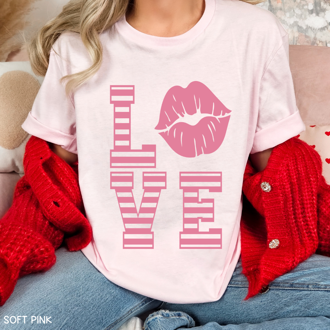 Valentines - LOVE Kiss - Unisex Adult Tee